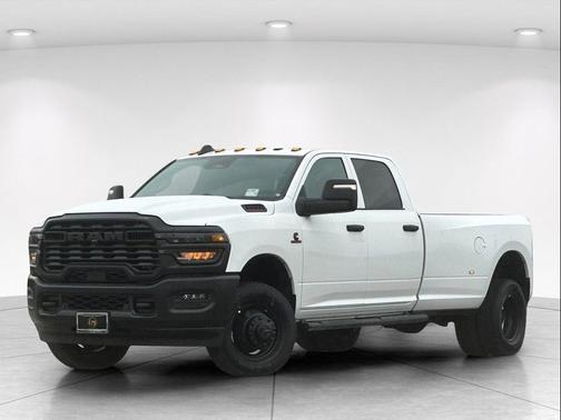 Bright White Clearcoat 2026 RAM 3500 Tradesman Crew Cab 4x4 8' Box