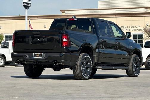 Diamond Black Crystal Pearlcoat 2026 RAM 1500 Express