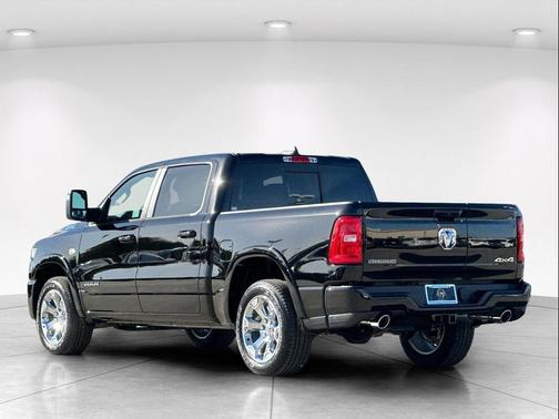 Diamond Black Crystal Pearlcoat 2026 RAM 1500 Big Horn/Lone Star
