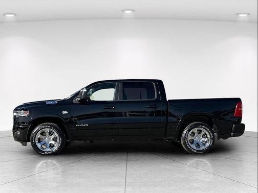Diamond Black Crystal Pearlcoat 2026 RAM 1500 Big Horn/Lone Star
