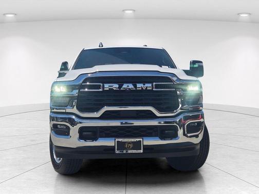 Bright White Clearcoat 2026 RAM 2500 Tradesman Crew Cab 4x4 6'4' Box