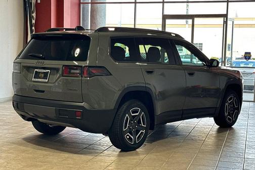 Sting-Gray Clearcoat 2026 Jeep Cherokee Laredo