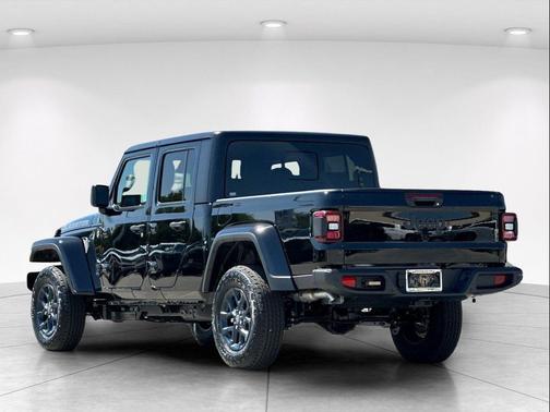 Black Clearcoat 2026 Jeep Gladiator 85th Anniversary Edition