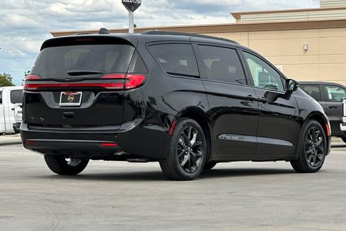 2026 Chrysler Pacifica L
