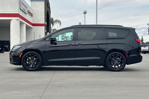 2026 Chrysler Pacifica L