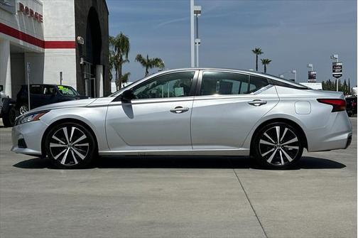 2022 Nissan Altima SR FWD