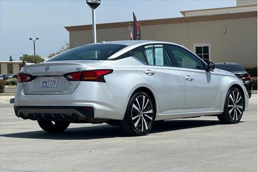 2022 Nissan Altima SR FWD