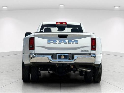 Bright White Clearcoat 2026 RAM 3500 Tradesman Regular Cab 4x4 8' Box