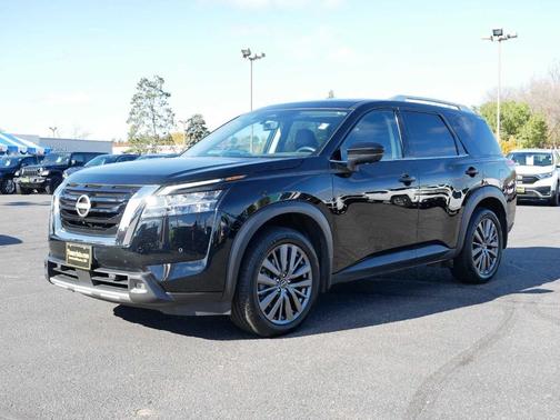 2024 Nissan Pathfinder SL