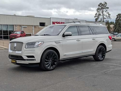 White 2020 Lincoln Navigator L Reserve