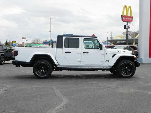 2021 Jeep Gladiator Sport