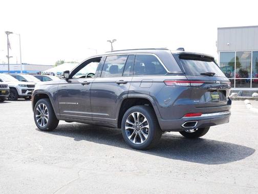 Gray 2025 Jeep Grand Cherokee Overland