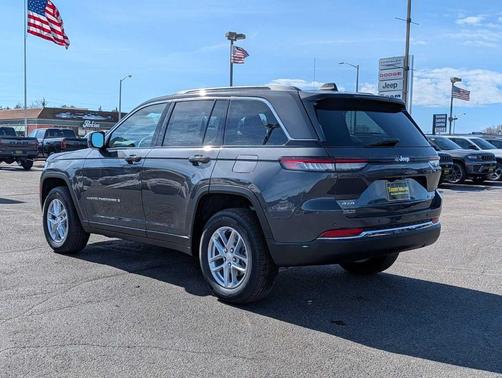 2026 Jeep Grand Cherokee Laredo