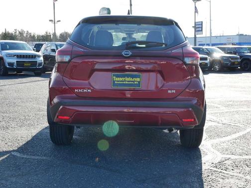 2023 Nissan Kicks SR