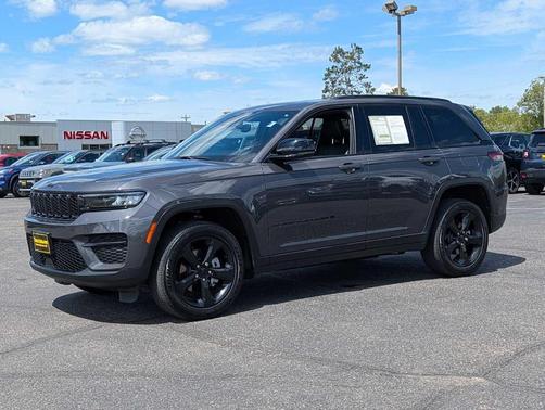 Gray 2023 Jeep Grand Cherokee Altitude