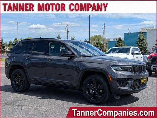 Gray 2023 Jeep Grand Cherokee Altitude