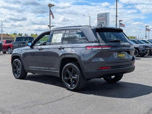 Gray 2023 Jeep Grand Cherokee Altitude