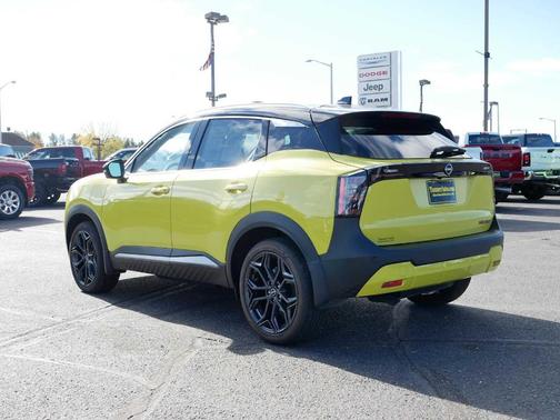 2025 Nissan Kicks SR