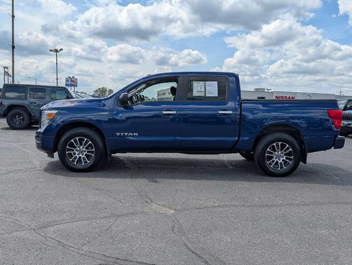 Deep Blue Pearl 2021 Nissan Titan SV