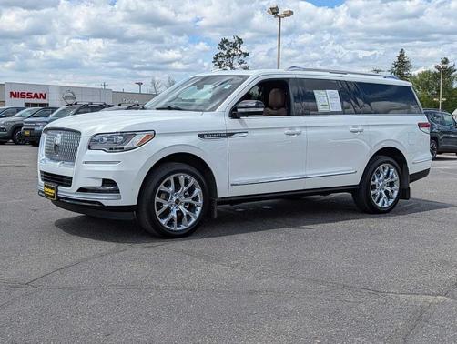 White 2024 Lincoln Navigator L Reserve