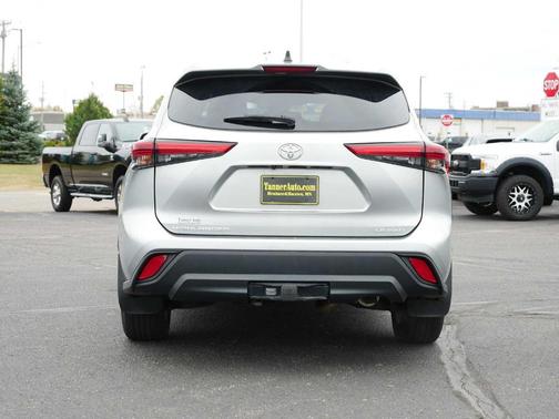 2022 Toyota Highlander LE