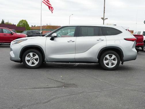 2022 Toyota Highlander LE