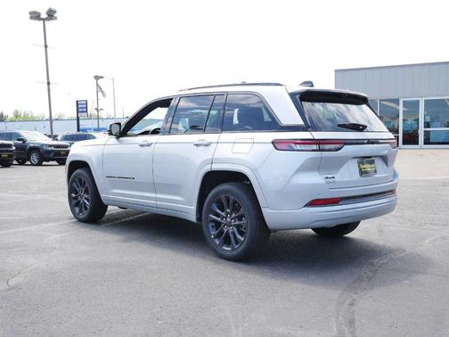 Silver 2026 Jeep Grand Cherokee Limited