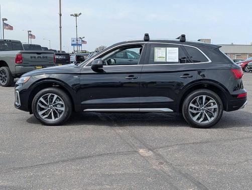 Mythos Black Metallic 2024 Audi Q5 45 S line quattro Premium