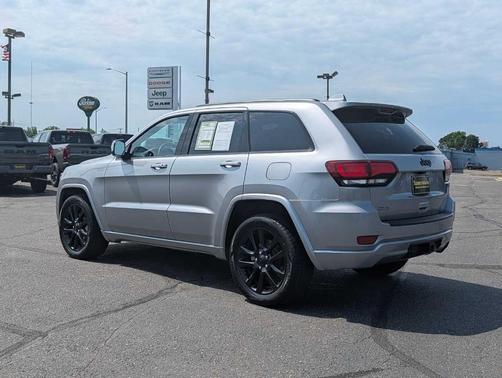 Silver 2019 Jeep Grand Cherokee Altitude
