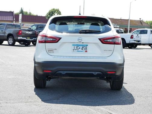 2022 Nissan Rogue Sport SV