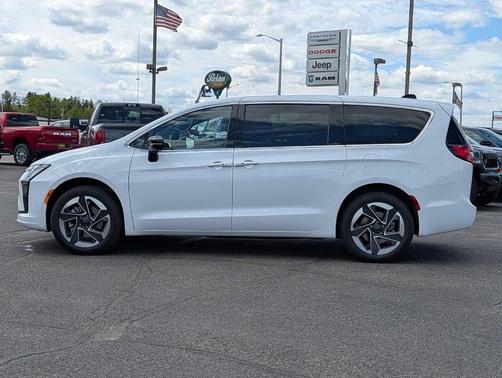 White 2027 Chrysler Pacifica LIMITED