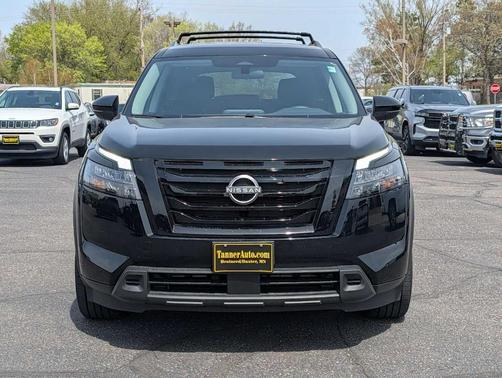 Black 2024 Nissan Pathfinder SV