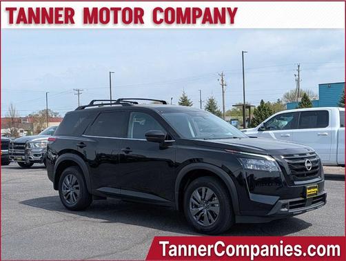 Black 2024 Nissan Pathfinder SV
