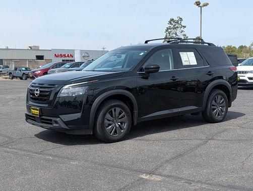 Black 2024 Nissan Pathfinder SV