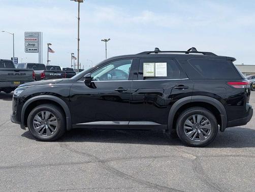 Black 2024 Nissan Pathfinder SV