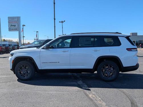 White 2027 Jeep Grand Cherokee L Laredo