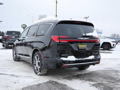 2026 Chrysler Pacifica Pinnacle