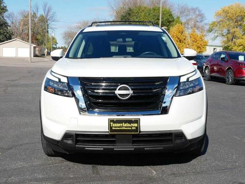 2023 Nissan Pathfinder SV