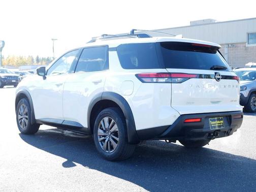 2023 Nissan Pathfinder SV