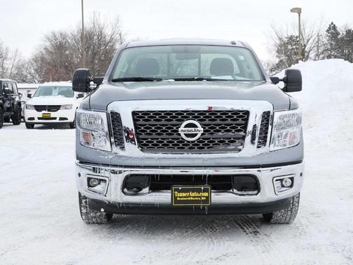 2017 Nissan Titan SV