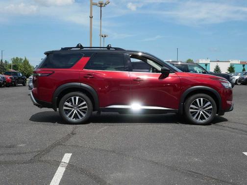 2022 Nissan Pathfinder Platinum