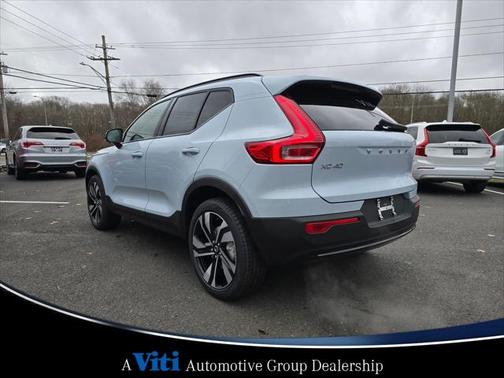 2025 Volvo XC40 B5 Plus Dark Theme