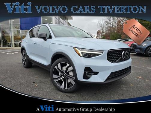 2025 Volvo XC40 B5 Plus Dark Theme