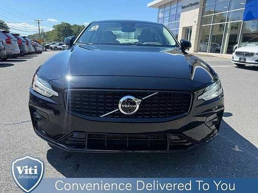 Onyx Black 2025 Volvo S60 Plus