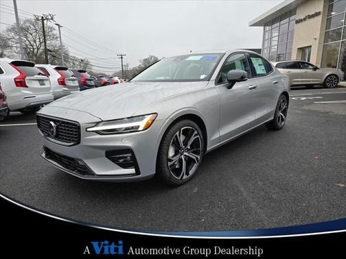 2025 Volvo S60 B5 Plus