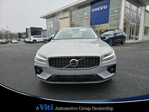 2025 Volvo S60 B5 Plus