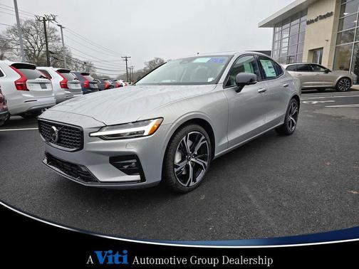 2025 Volvo S60 B5 Plus