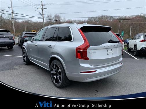 2022 Volvo XC90 T6 Momentum
