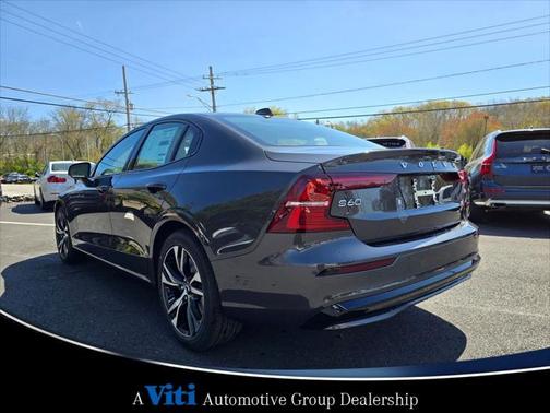 2024 Volvo S60 B5 Plus Dark Theme
