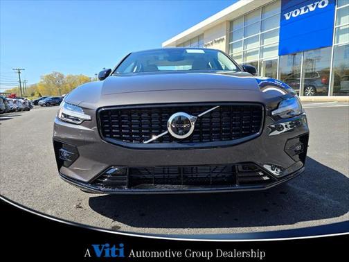2024 Volvo S60 B5 Plus Dark Theme